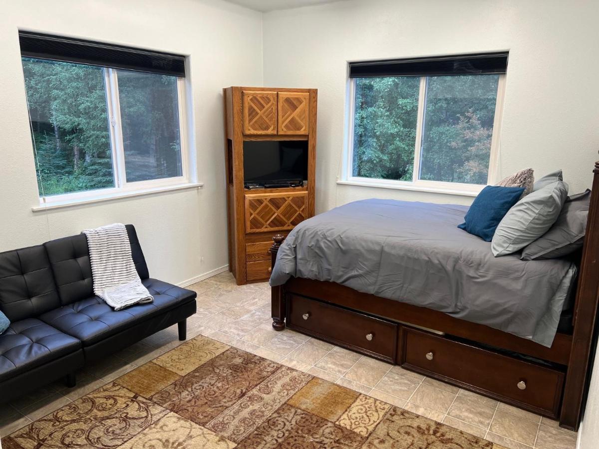 Newly Remodeled Spacious Units, Minutes From Mountains, Inlet, Downtown And Airport Appartement *