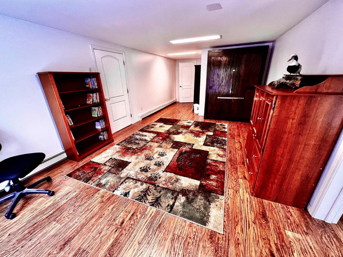 Newly Remodeled Spacious Units, Minutes From Mountains, Inlet, Downtown And Airport Apartment