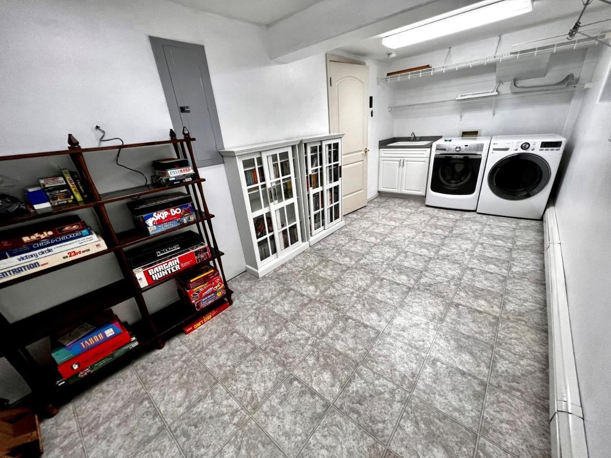 Apartment Newly Remodeled Spacious Units, Minutes From Mountains, Inlet, Downtown And Airport